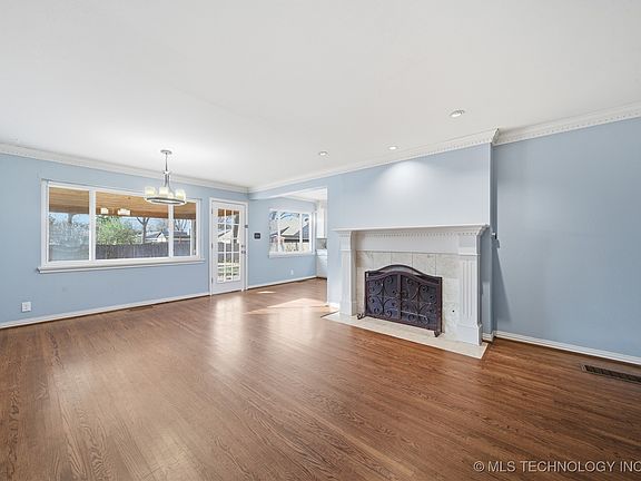 5th image of 1742 E 61st Pl