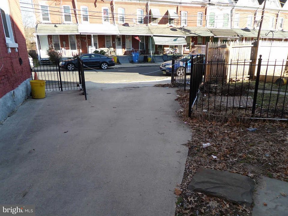 2nd image of 69 W End Ave