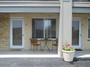 227 Dewey Ave #105, Fontana, WI 53125