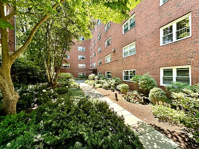 131 Sewall Ave #31 — Photo 6