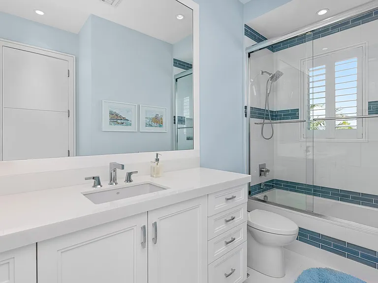 863 Enfield St — Photo 52