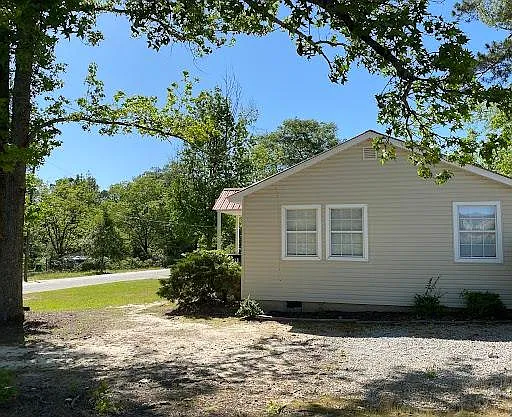 2 bed, 700 sqft, $1,050 — Photo 2