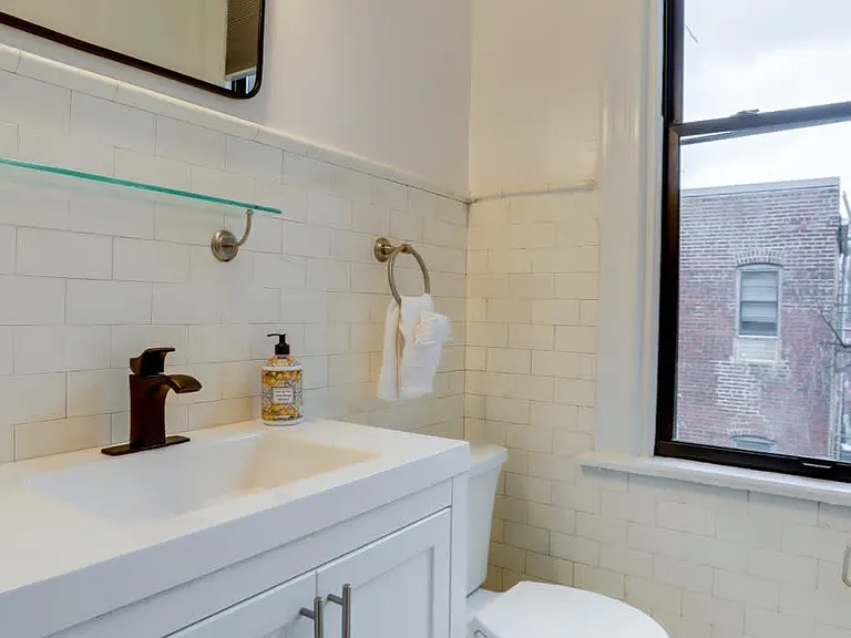 1765 R St NW #302 — Photo 12