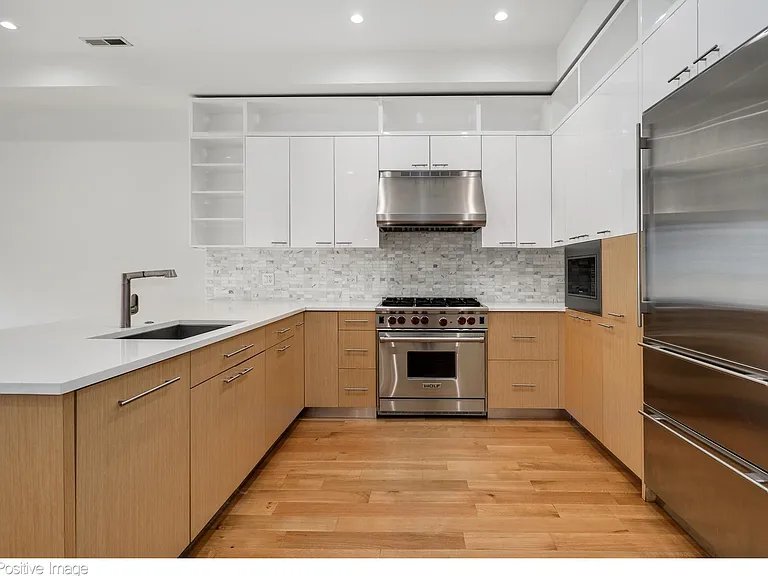 2216 N Lincoln Ave #2C — Photo 3