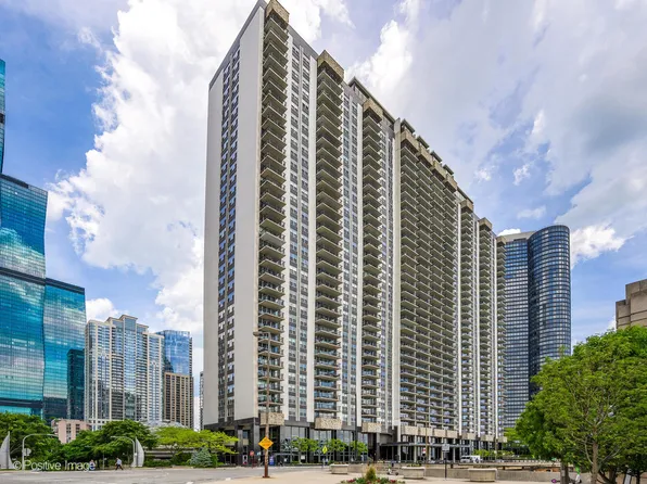 400 E Randolph St APT 2303, Chicago, IL 60601