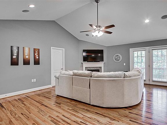 5th image of 329 Lacewood Ct