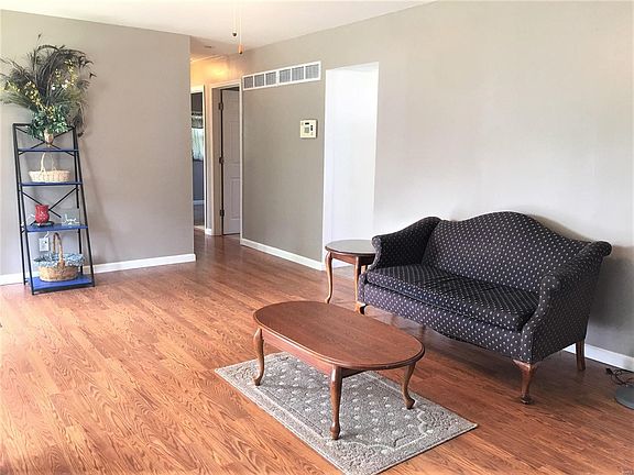 3rd image of 709 Bellflower Dr
