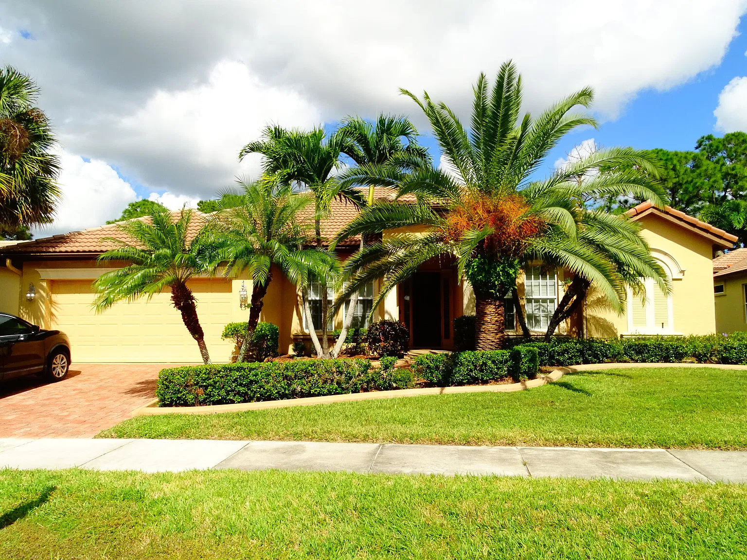 3 bed, 2.0 bath, 2376 sqft, $2,900 — Photo 1