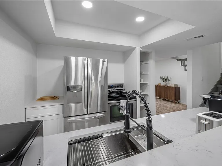 6413 Chimney Creek Cir — Photo 19
