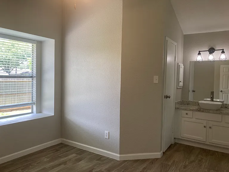 2540 Knoxville Dr — Photo 9