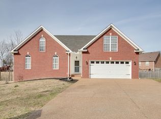 2061 Bon Dr, Greenbrier, TN 37073