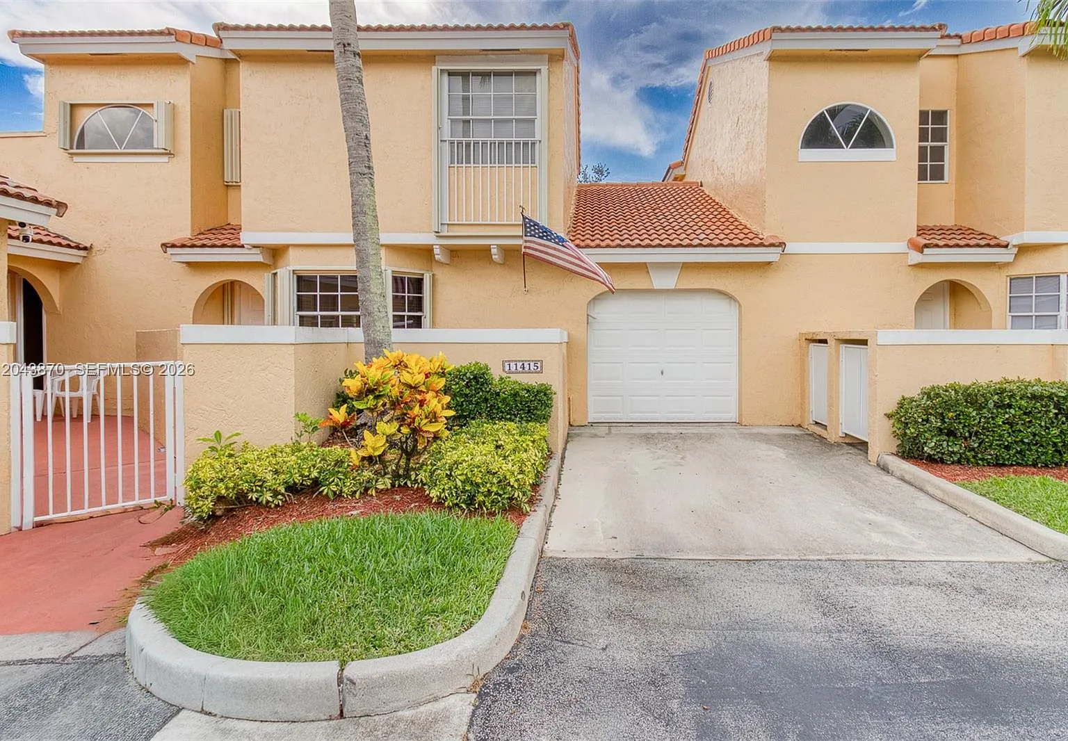 Portofino Condominium — Photo 1