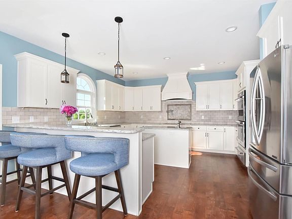 2nd image of 2621 Lucca Pl