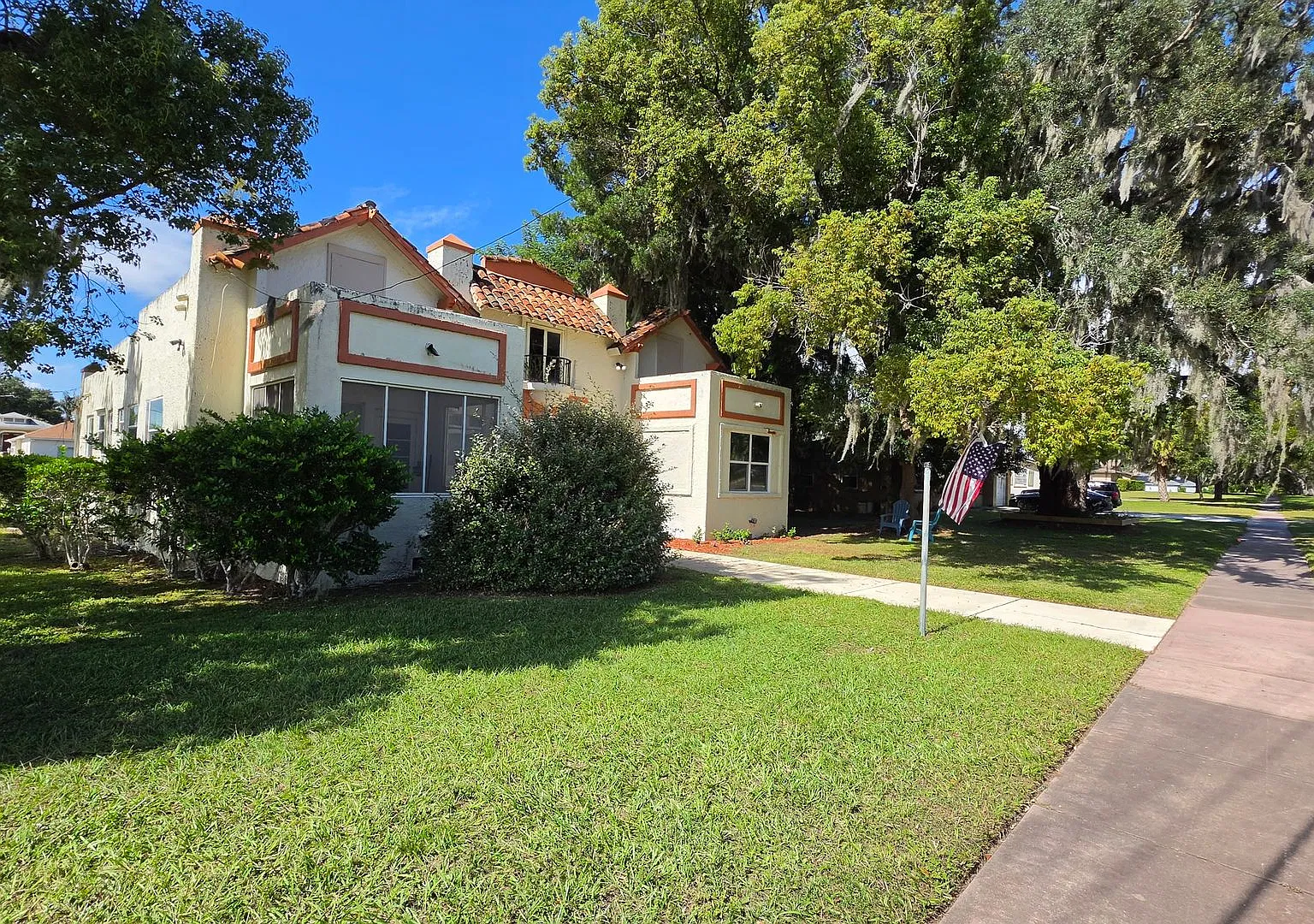 611 S Palm Ave — Photo 2