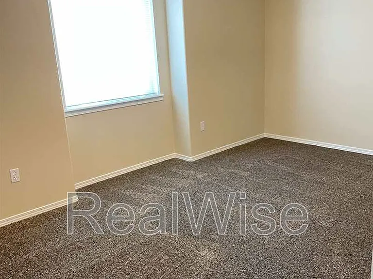 2621 NW Cedar Ave #4 — Photo 10