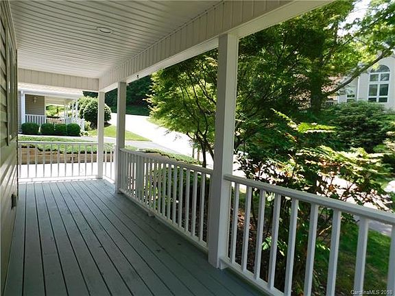 3rd image of 202 Black Oak Ln