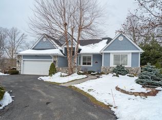 9 Red Oak Dr, Mullica Hill, NJ 08062