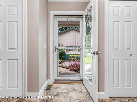5th image of 8740 Lakeview Dr
