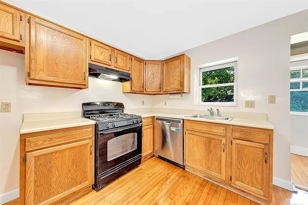 112 Church St — Photo 3