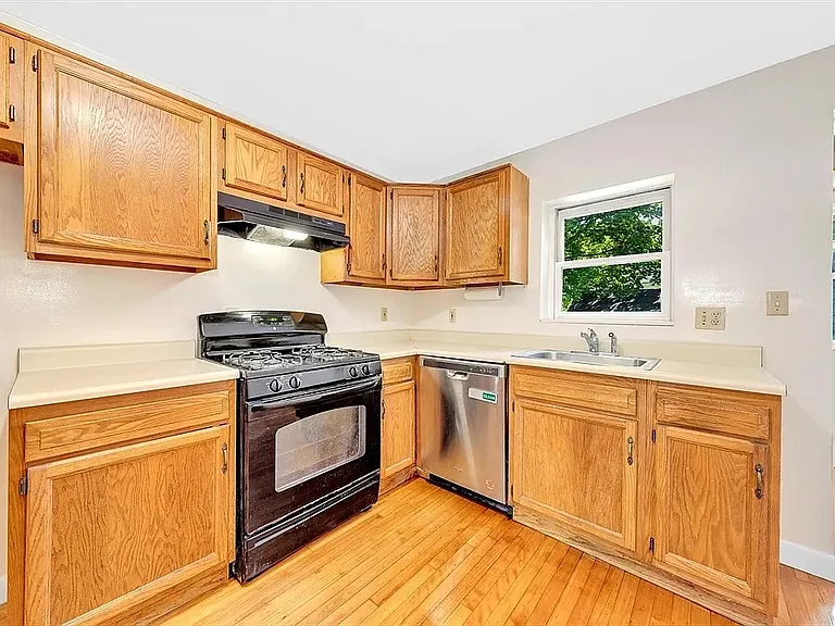 112 Church St — Photo 3
