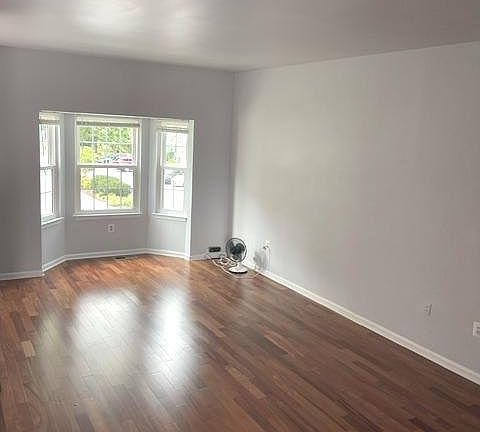 2nd image of 34 Hunters Gate Ct