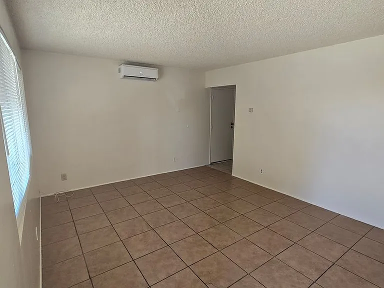 461 N Franklin St — Photo 6