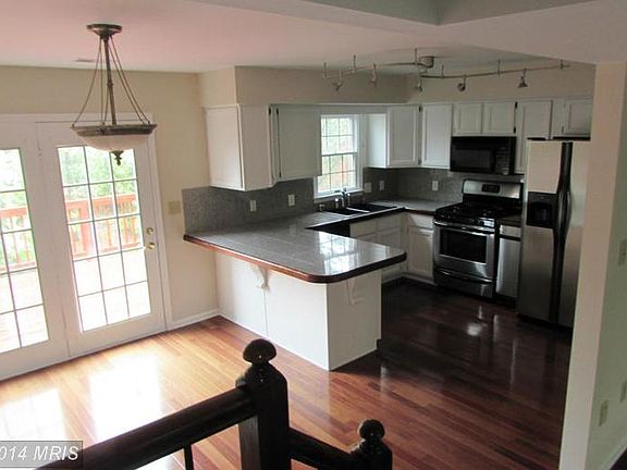 4th image of 1063 Lindsay Ln