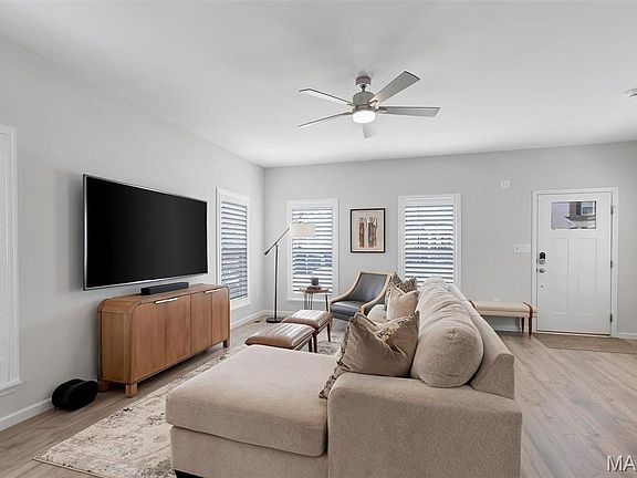 3rd image of 9409 Vandervoort Ct