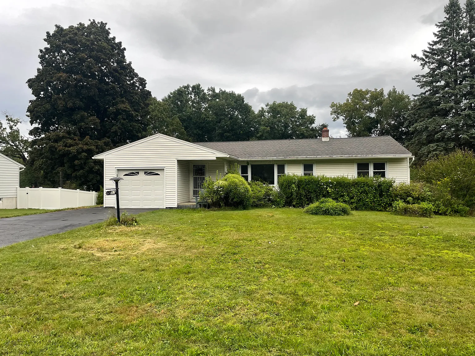 3 bed, 1200 sqft, $2,400 — Photo 3