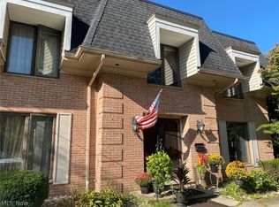 1290 Country Club Dr, Akron, OH 44313