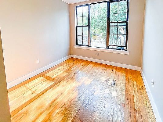 3rd image of 155 Tompkins Ave APT 3