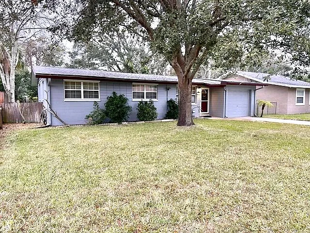 Howard Dr — Photo 12