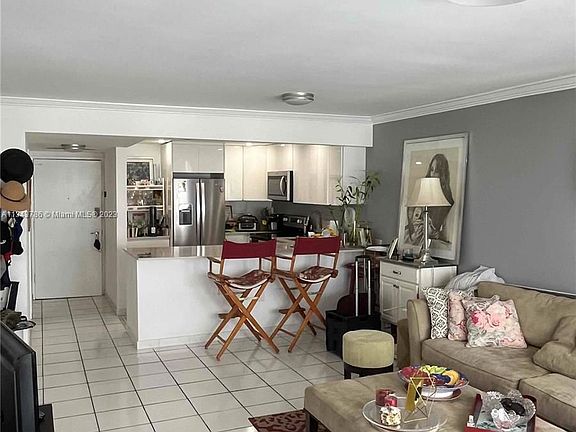 3rd image of 1228 West Ave APT 1007
