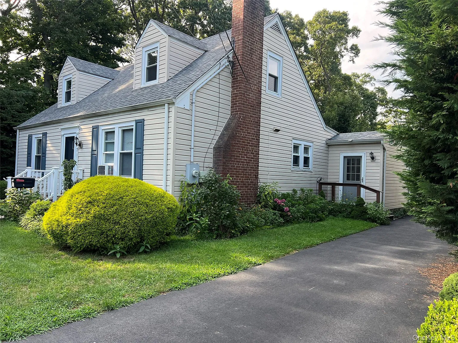 4 bed, 2.0 bath, 1500 sqft, $4,400 — Photo 2
