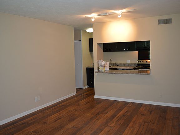 2nd image of 606 Club Pkwy