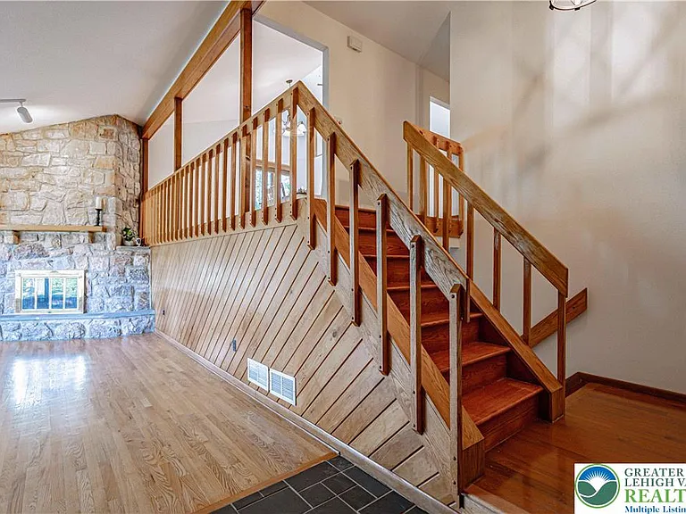3705 Vale View Dr S — Photo 8