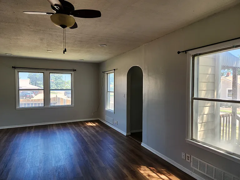 306 W 4th Ave — Photo 1