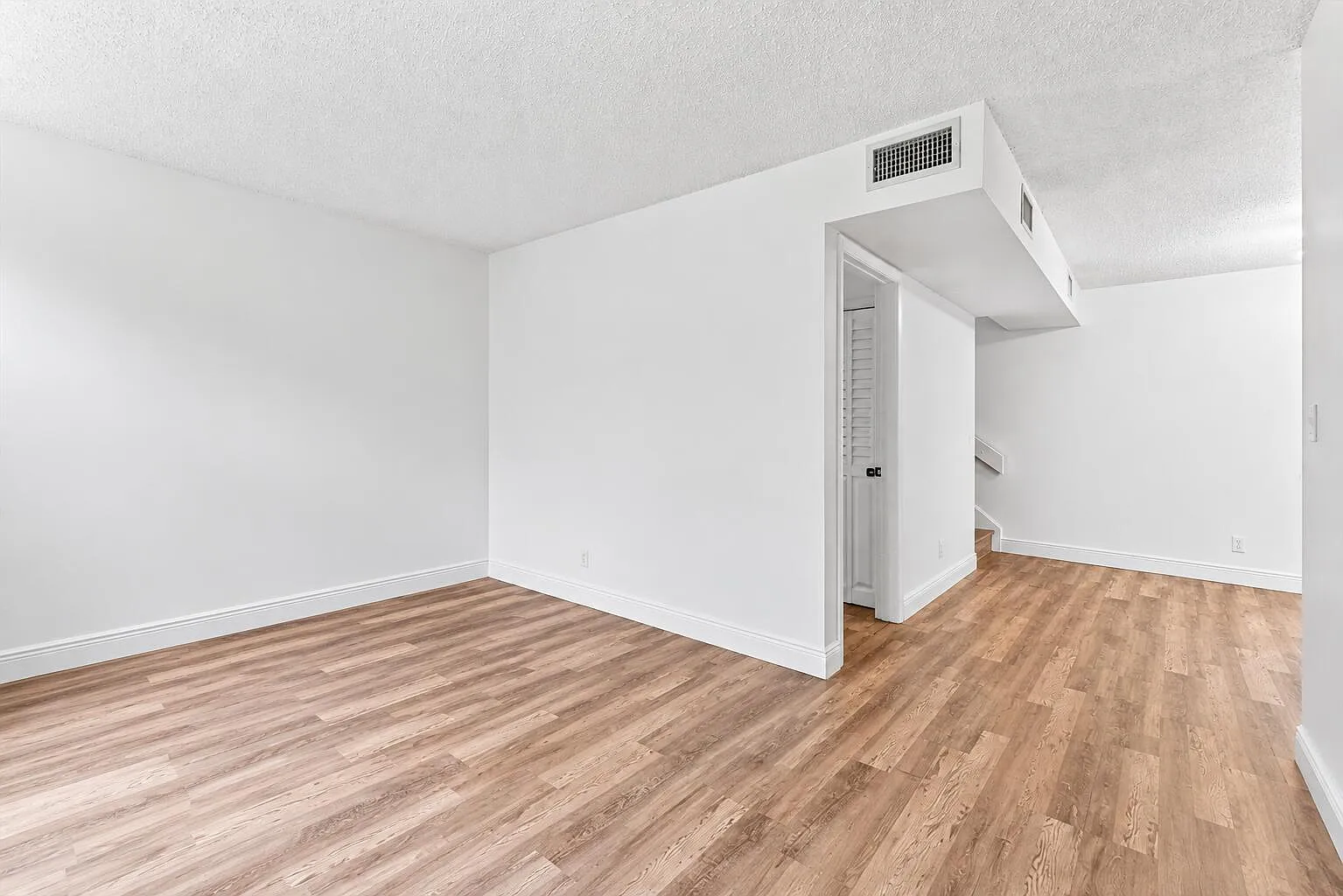 2 bed, 2.5 bath, 1218 sqft, $2,300 — Photo 3