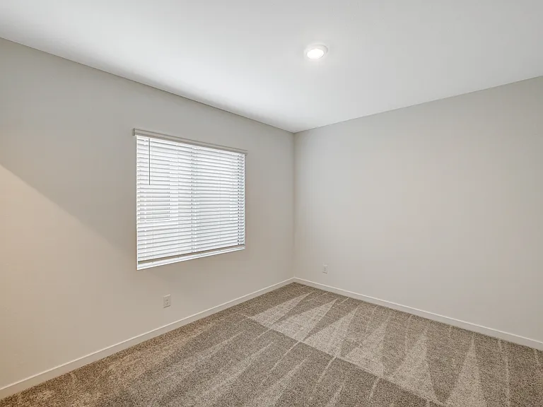 485 Daphne Ter — Photo 32