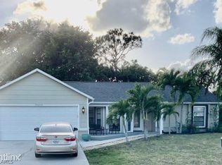 19590 Oak Forest Dr, Fort Myers, FL 33967
