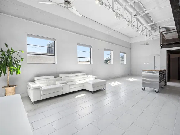 215 N Walton St APT 2, Dallas, TX 75226