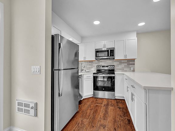 3rd image of 113 Park Ave #7
