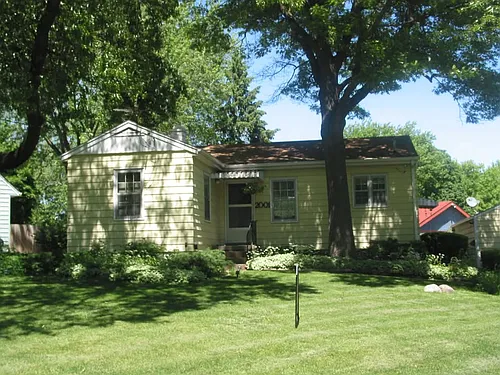 2001 31st St Photo 1