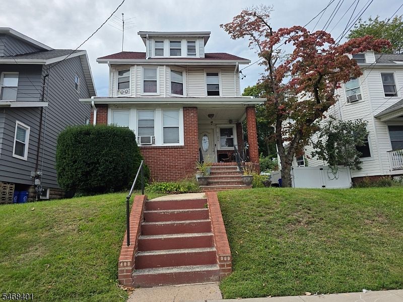 2nd image of 224 Berkeley Ave