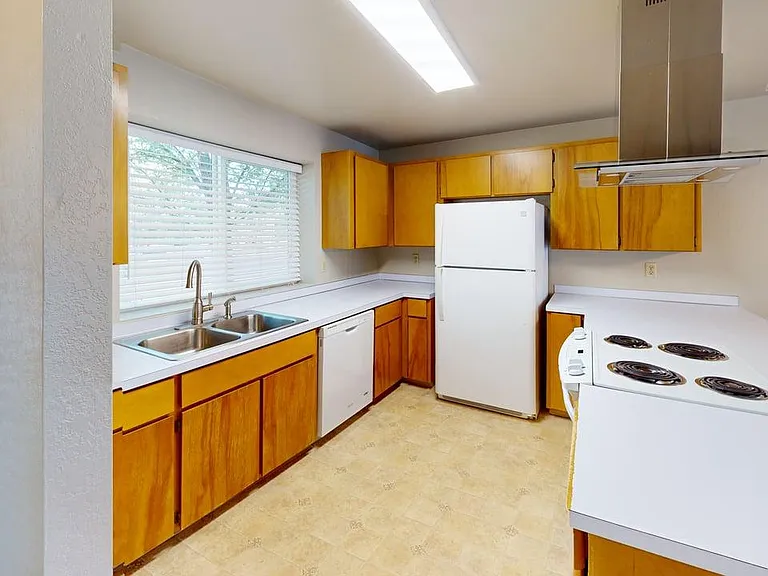 111 NW Columbia Ave #3 — Photo 12