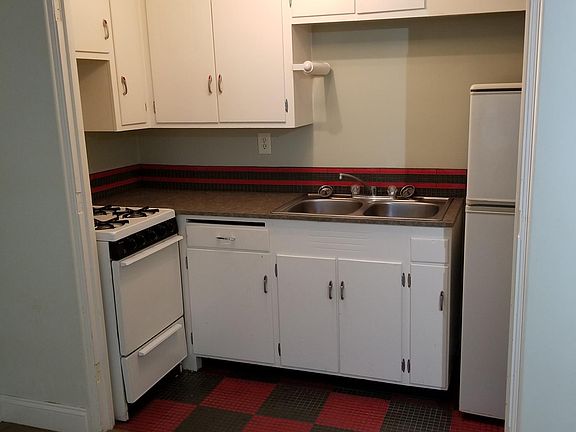 4th image of 1835 D St #6