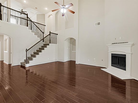 2nd image of 736 Somerset Landing Ln