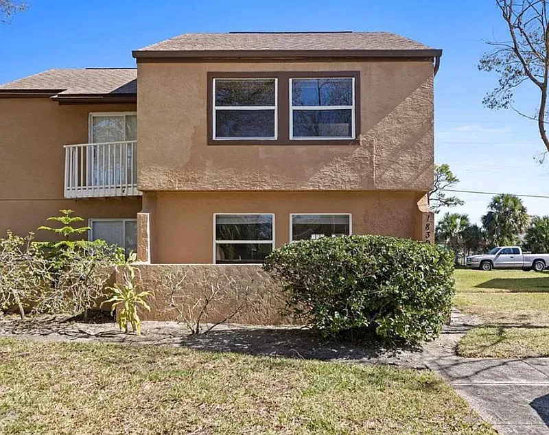 3 bed, 2.0 bath, 1182 sqft, $2,295 — Photo 3