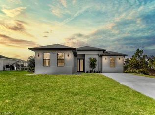 718 Bedford Point Ave, Lehigh Acres, FL 33974
