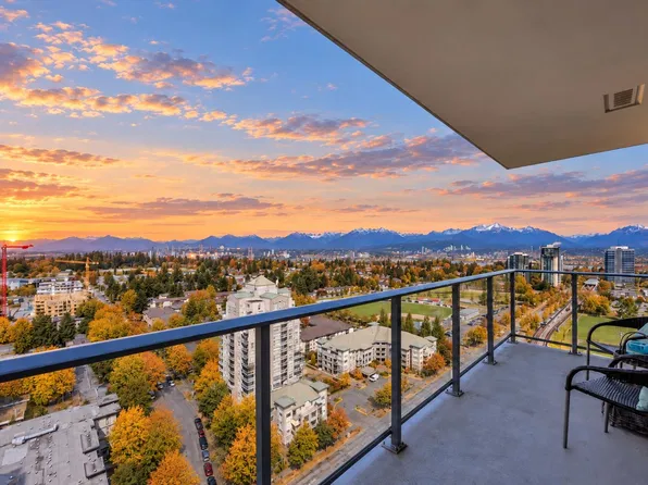 13428 105th Ave #2202, Surrey, BC V3T 1Z4
